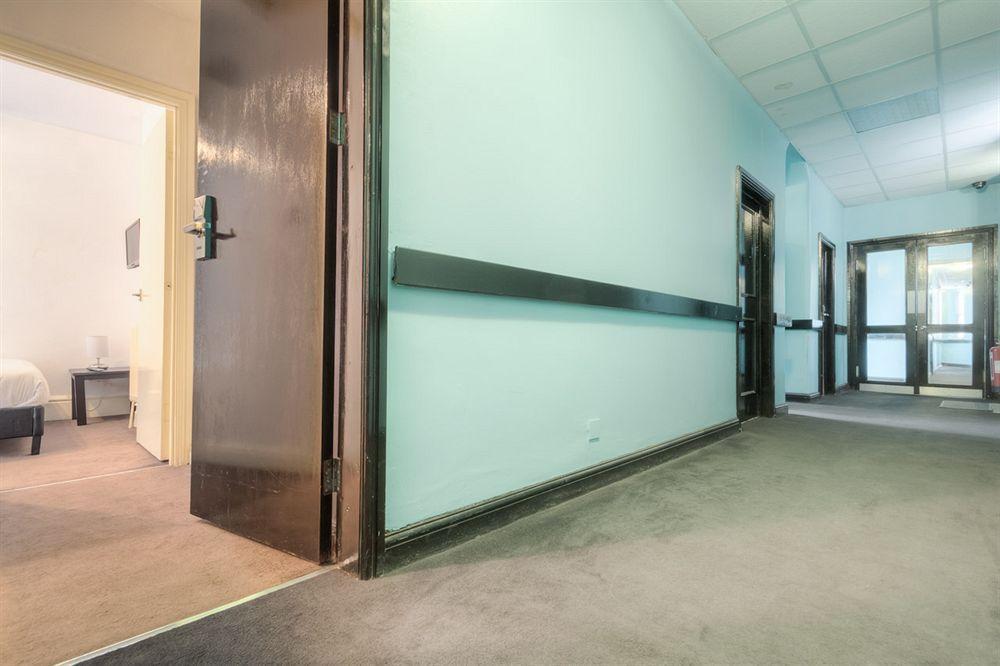 Ashton House Hostel Manchester Exterior photo