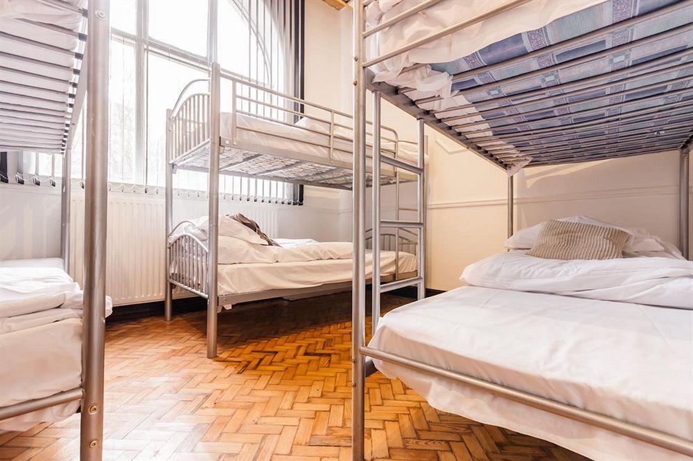 Ashton House Hostel Manchester Exterior photo